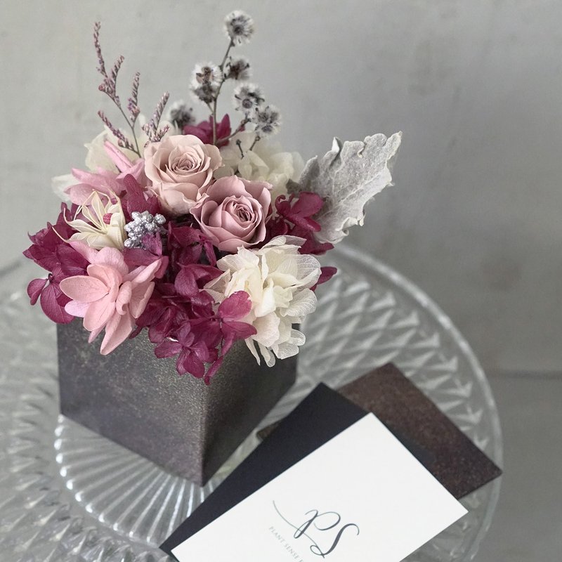 七夕情人节烟熏粉色永生玫瑰不凋花绣球铜制花器小桌花花礼花束 - 干燥花/捧花 - 植物．花 粉红色