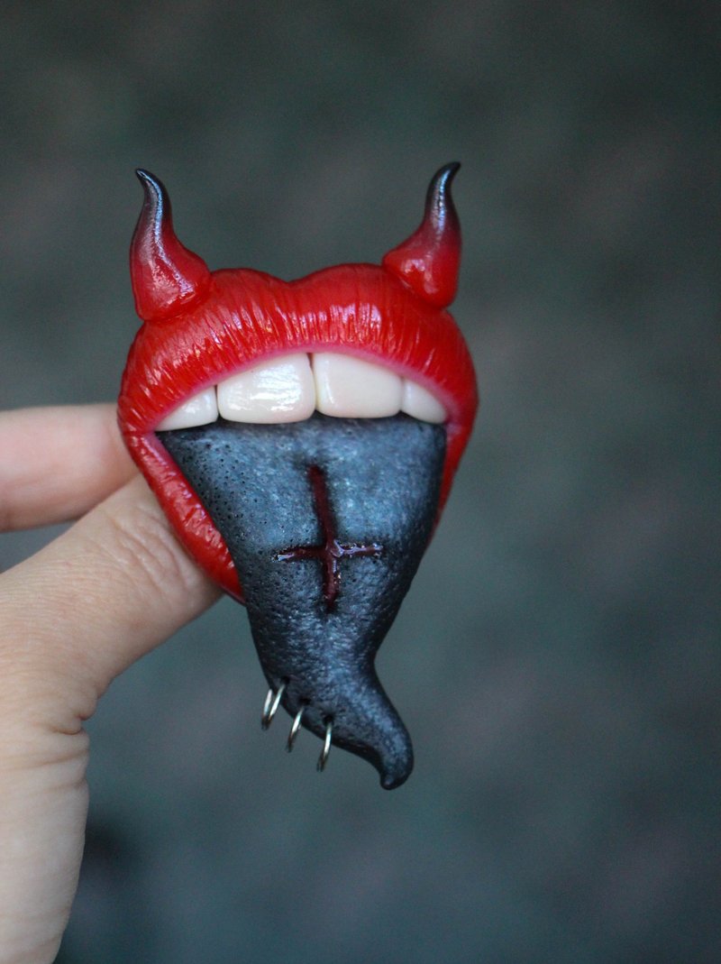 Black Red Devil Lips brooch, Creepy brooch, Gothic jewelry - 胸针 - 其他材质 红色