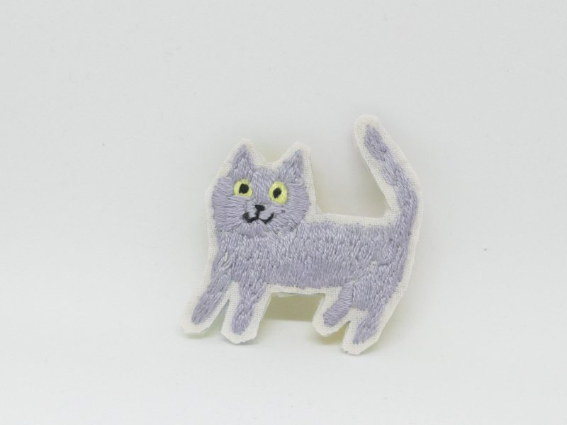Embroidery brooch silver cat - 胸针 - 棉．麻 灰色