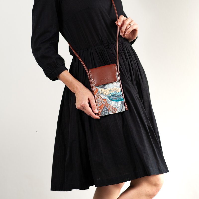 Emair Seine No. 1 - 真皮刺绣手机包，全球独一无二 - 其他 - 真皮 咖啡色