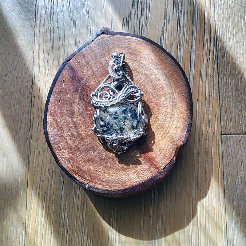 【曲水辰手作】树枝水晶金属线编织吊坠 - 项链 - 宝石 银色