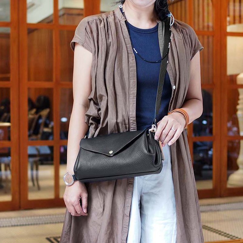 日本职人手工 轻熟女牛皮折边侧背包Made in Japan by CHAM - 侧背包/斜挎包 - 真皮 