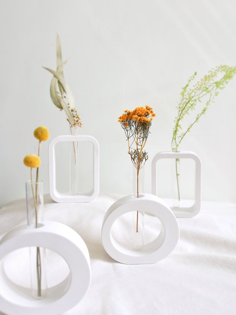 简约水泥花器 附干燥花 - 香薰/精油/线香 - 水泥 白色