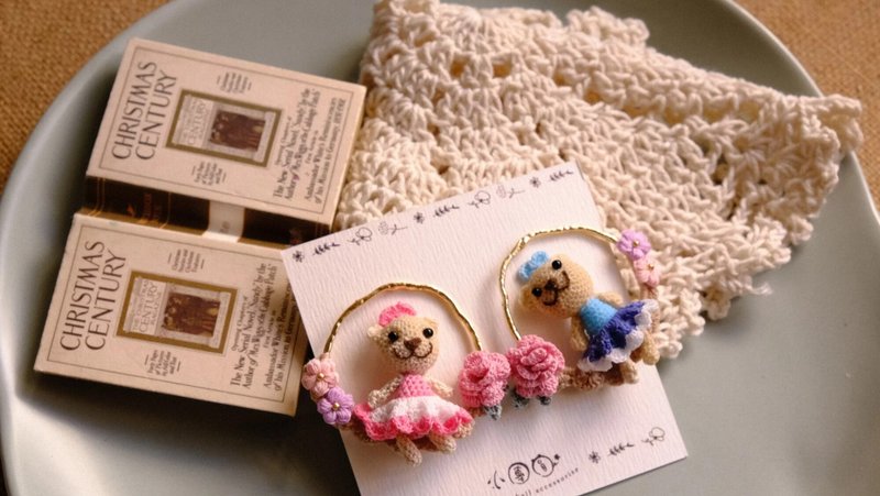 鈎针编织 全手工小熊花圈耳环 - 耳环/耳夹 - 棉．麻 