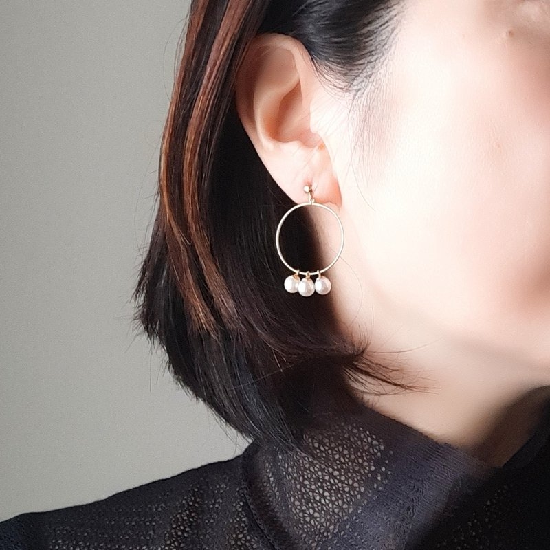 K18 圆圈耳环 Akoya珍珠 珍珠耳环 akoya珍珠 日本珍珠 pearl earrings 珍珠耳环 珍珠耳环 진주귀걸이 - 耳环/耳夹 - 珍珠 