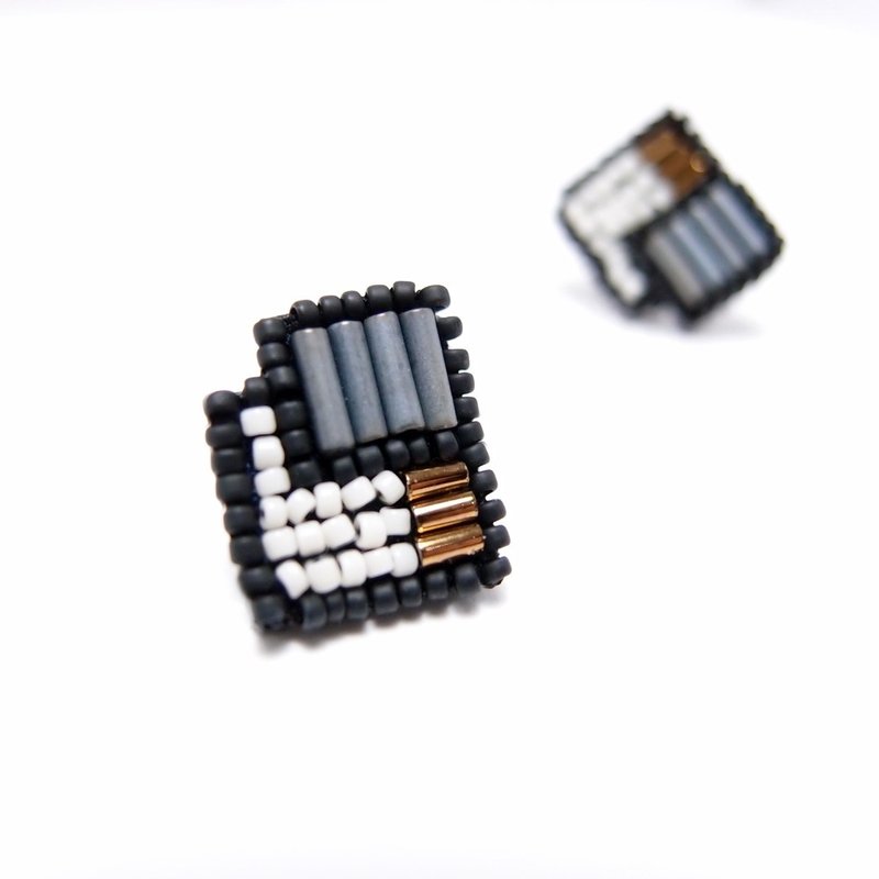 淡淡灰 几何方格手工刺绣耳环 - 耳环/耳夹 - 其他材质 灰色