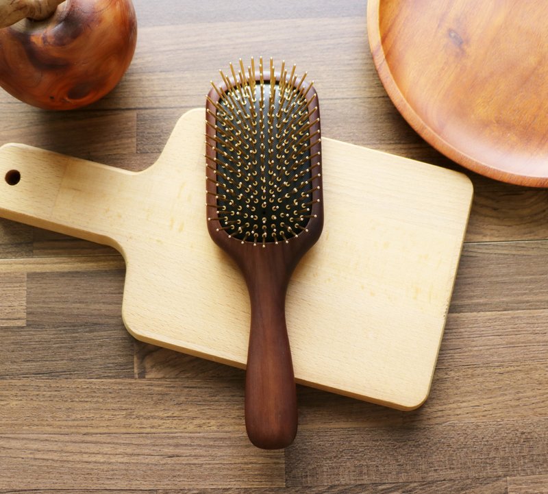 远红外线台湾专利经典胡桃木黄金梳 - 彩妆刷具/镜子/梳子 - 木头 