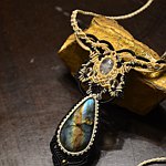 Om Ethnic Handicraft  织途