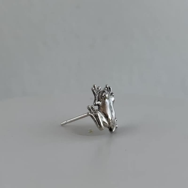 迷你青蛙耳环 - 耳环/耳夹 - 其他金属 灰色