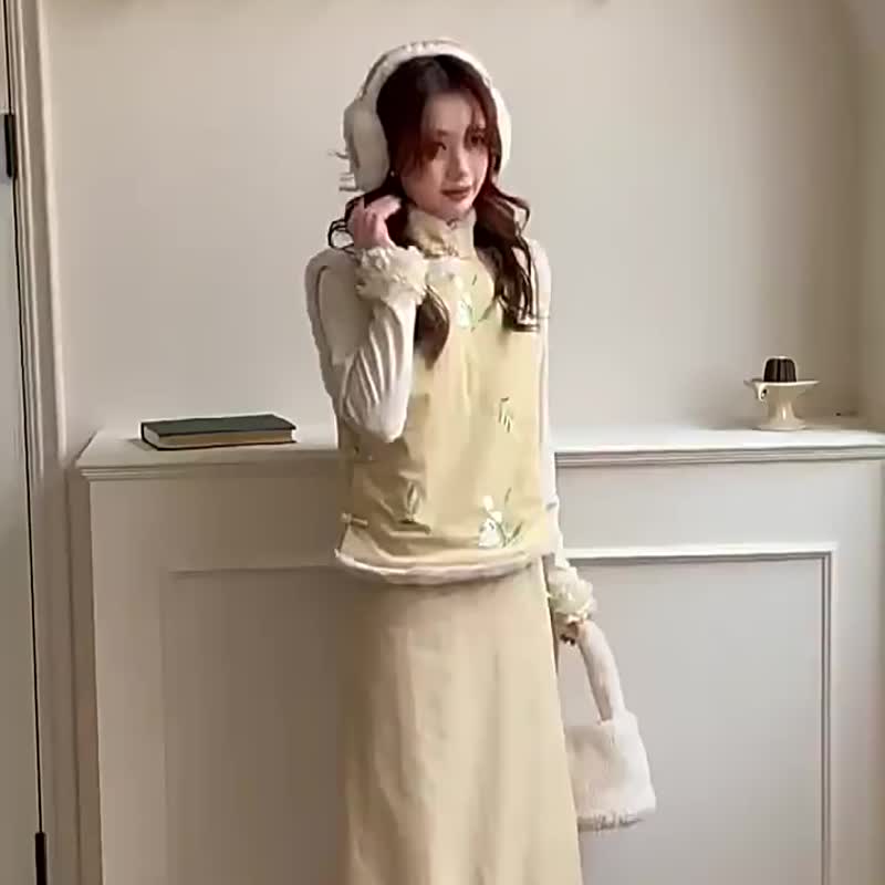 奶黃色 童趣刺綉毛絨夾棉漢服馬甲旗袍 内搭上衣 新中式春節戰袍 - 洋装/连衣裙 - 聚酯纤维 黄色