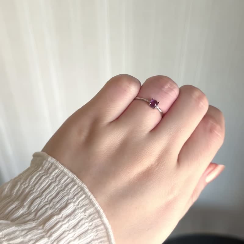 镀铑+SV925 高等级 赞比亚紫水晶 迷你宝石戒 / 二月诞生石 - 戒指 - 宝石 紫色
