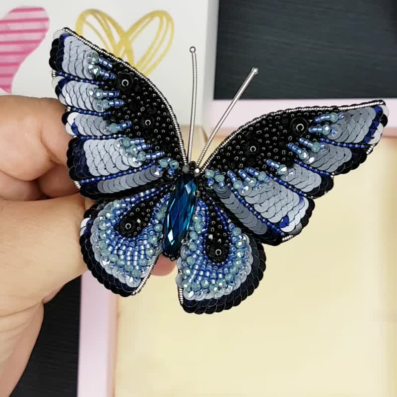 Butterfly brooch, Handmade Beaded Embroidered, blue butterfly - 胸针 - 绣线 蓝色