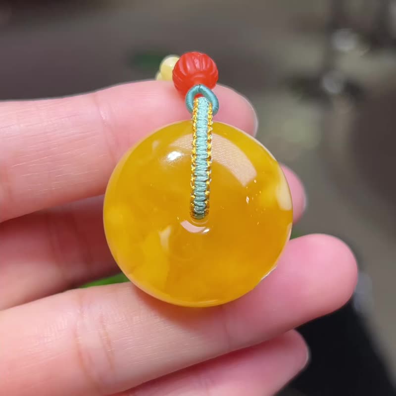 纯天然原矿蜜蜡平安扣 双面佩戴蜜糖色 飘白花 颜色漂亮 - 吊饰 - 水晶 