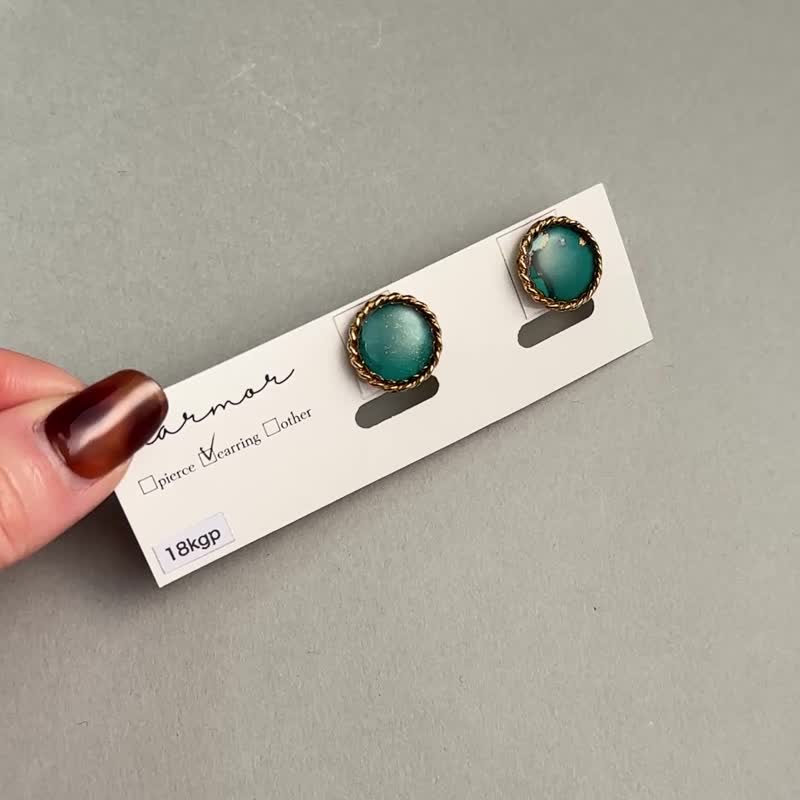 【现货1件】酒精墨水艺术 蓝绿色 青 绿 耳环 18kgp 螺旋夹式耳环 迷你 小巧 精致 独特 金色 气质 - 耳环/耳夹 - 树脂 绿色