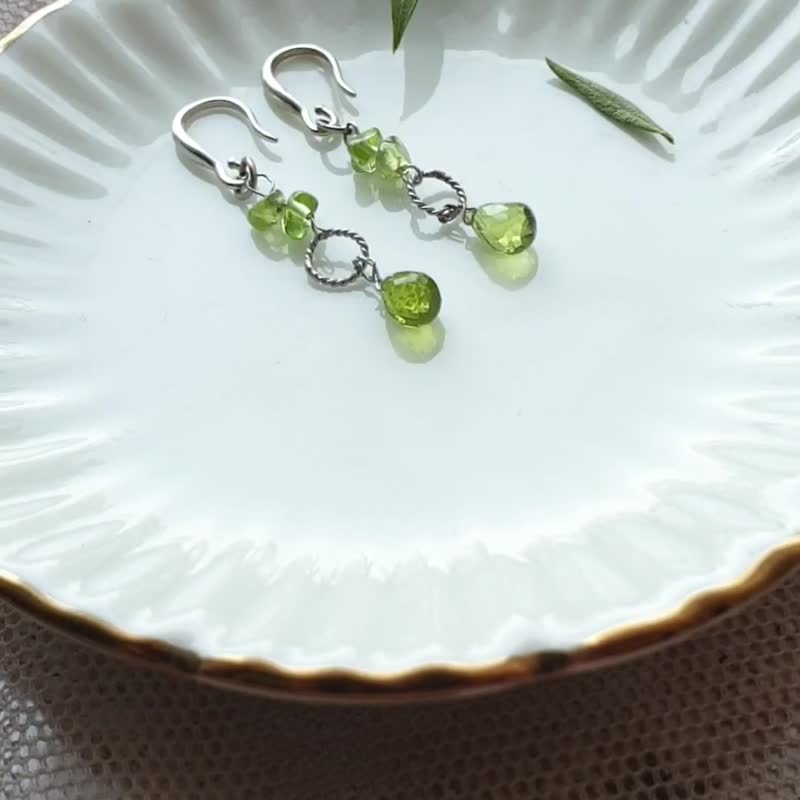 Peridot Teardrop Earrings, 925 Silver, Pisces, Leo Gift, Sagittarius Crystal - 耳环/耳夹 - 半宝石 绿色