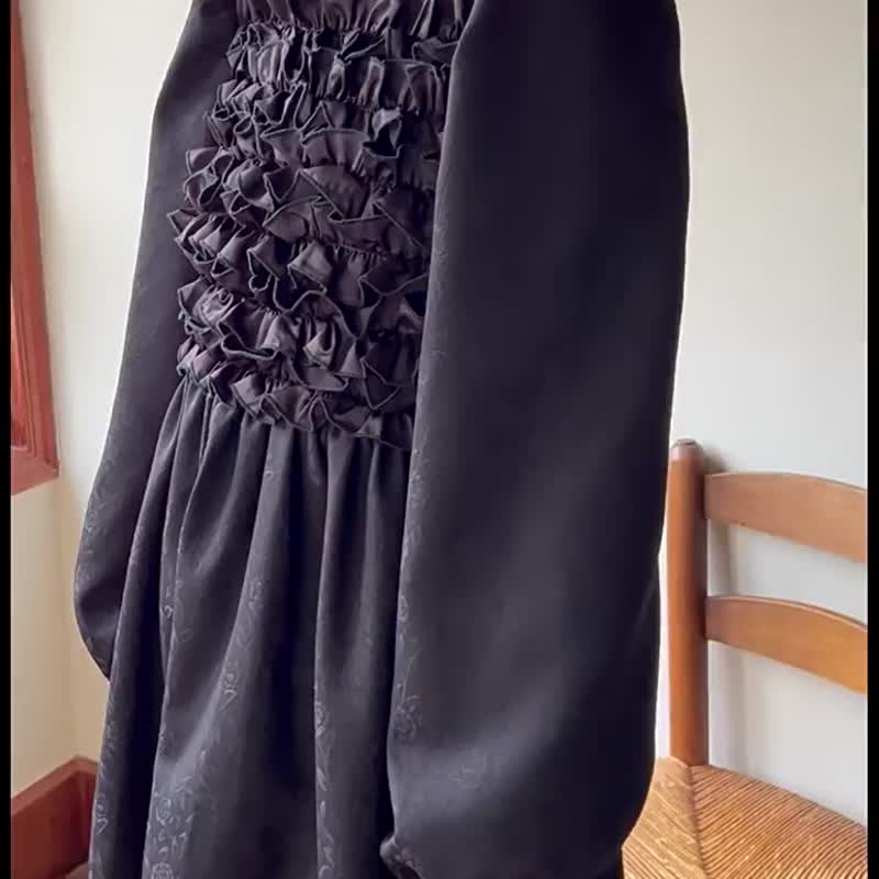 黑色 2色 宮廷復古暗紋提花褶皺小黑裙洋裝 精緻立體花朵連身裙 - 洋装/连衣裙 - 其他人造纤维 黑色