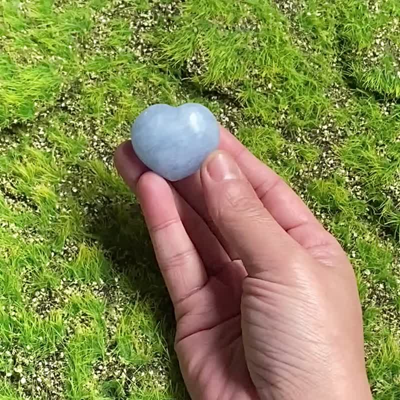 可爱天青石胖胖爱心  蓝水晶 疗愈 办公室 风水摆件 快速出货 - 摆饰 - 水晶 蓝色