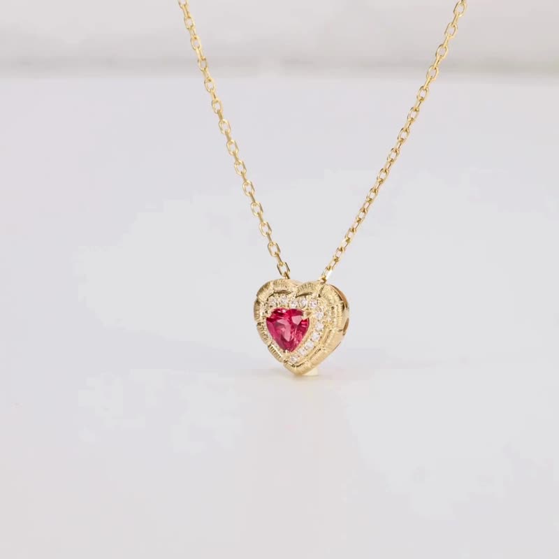 红宝石珍爱吊坠金雕手工拉丝纹彩色刚玉爱心 18k 金红宝石项链 - 项链 - 宝石 蓝色