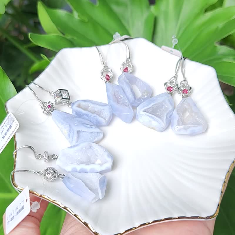 冰蓝纹玛瑙 原矿 小晶洞 招财 不对称设计 大宝石耳环 单品 礼物 - 耳环/耳夹 - 宝石 蓝色