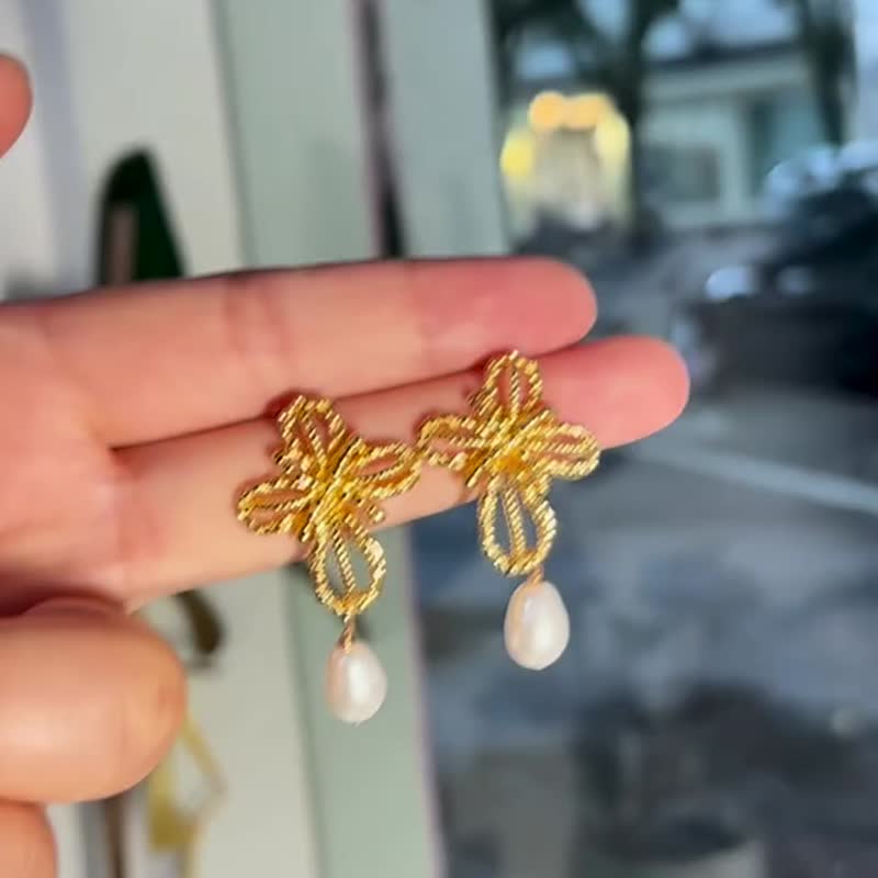 茜茜公主~原创小众设计十字架蕾丝银针珍珠耳钉优雅洛可可耳夹 - 耳环/耳夹 - 珍珠 