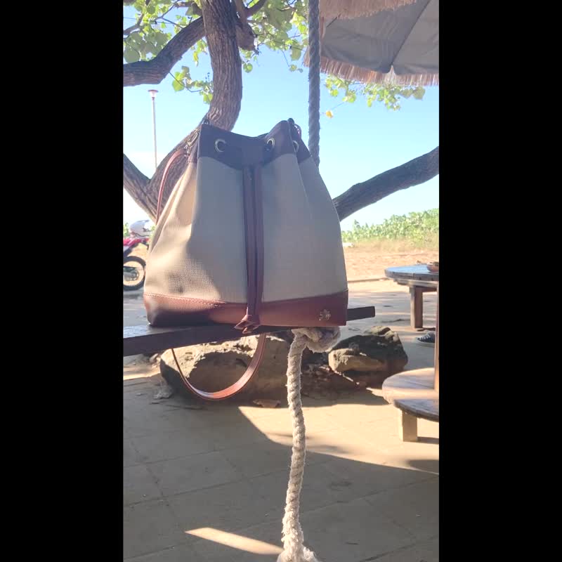 保证不脱皮-一年保固-台湾制作-纯素皮革-棉麻水桶包-皮革版(两色 - 后背包/双肩包 - 棉．麻 卡其色