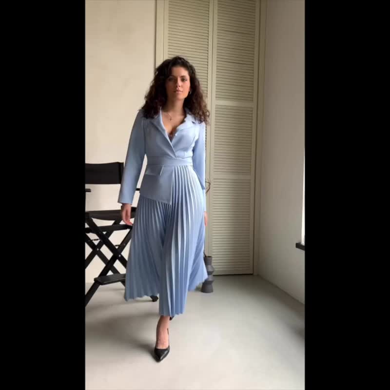 Light Blue Dress Long Pleated Skirt Elegant Dress For Lady - 洋装/连衣裙 - 其他金属 蓝色