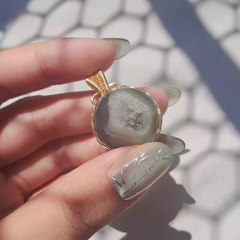 玛瑙球吊坠 金属编织吊坠 灰玛瑙 金属编织 agate - 项链 - 玉石 灰色