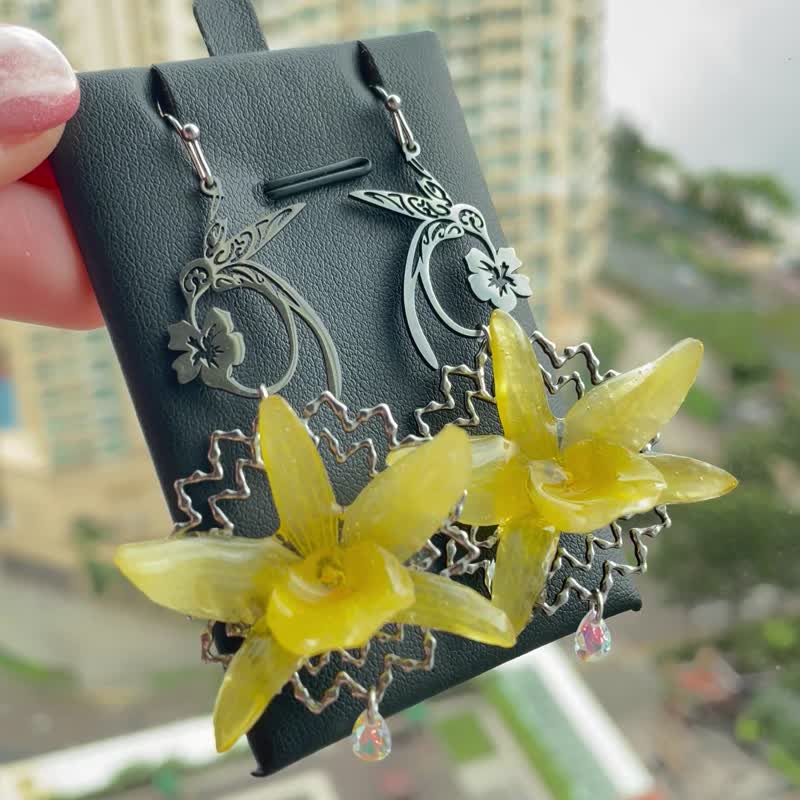 干燥兰花耳环手工UV树脂轻奢优雅不锈钢锆石蜂鸟设计 - 耳环/耳夹 - 不锈钢 黄色