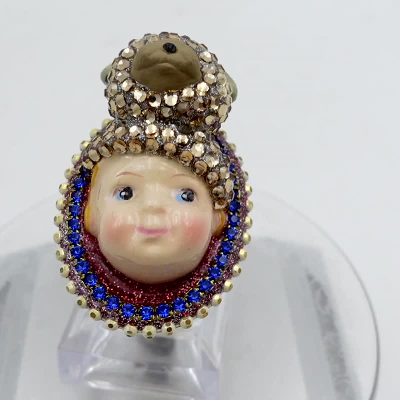 立体小狗头男孩娃娃头戒指 缀施华洛水晶珠宝感装饰华丽全手工制 - 戒指 - 其他金属 多色