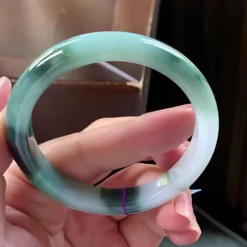 冰种翡翠天然翡翠玉镯 A玉手镯 玉鈪 • 冰种半山水飘花翡翠福镯 - 手链/手环 - 玉石 绿色