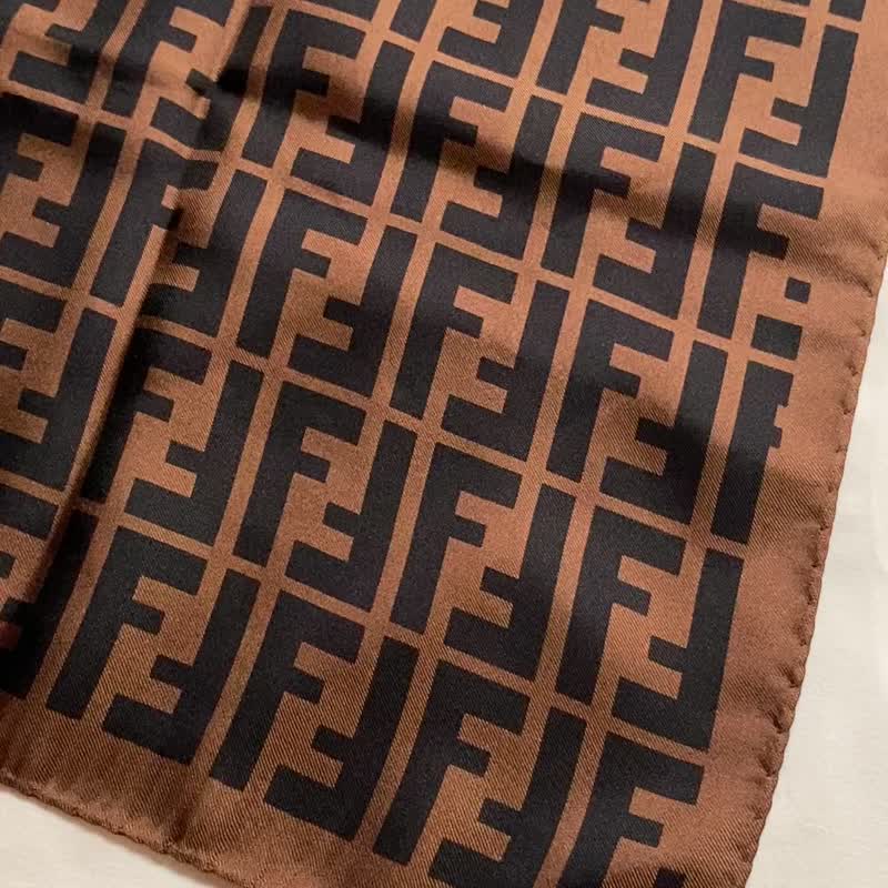 复古 Fendi 棕色 FF Zucca Monogram Fendirama 丝巾 颈巾 - 丝巾 - 丝．绢 咖啡色