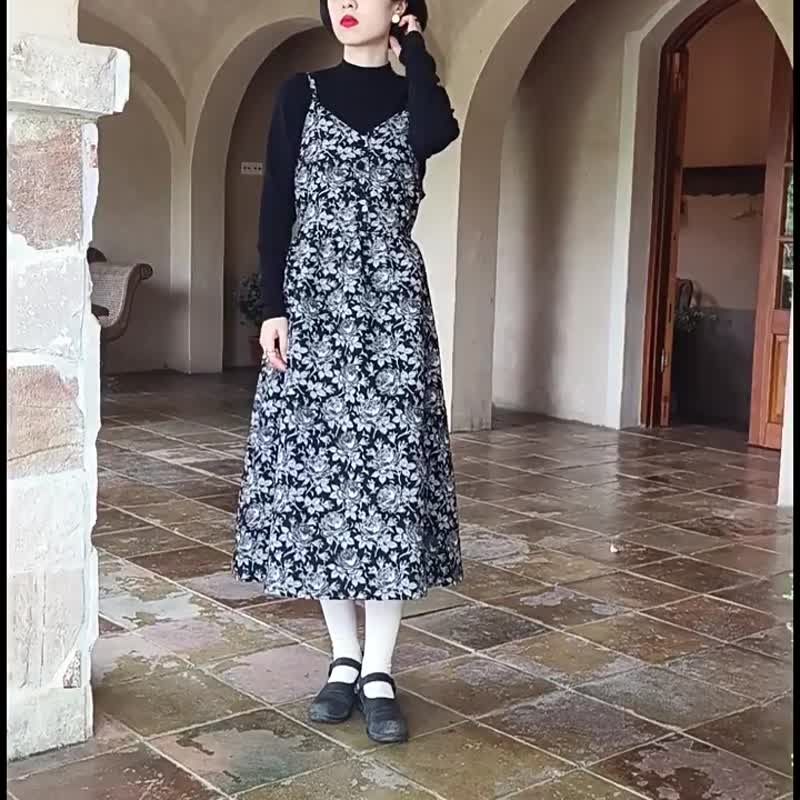 黑白提花 法式少女提花洋裝 冬日油畫連衣裙 高彈力收腰吊帶裙子 - 洋装/连衣裙 - 聚酯纤维 黑色