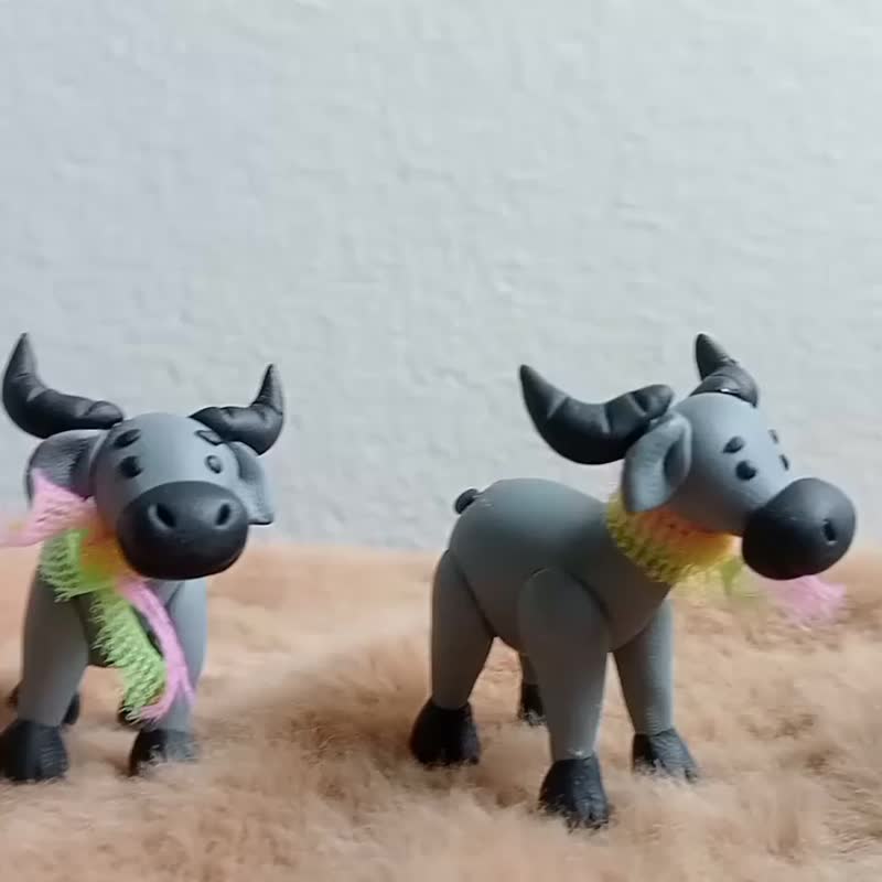 系着三色布的陶土水牛 祭拜神明 - 摆饰 - 其他人造纤维 多色