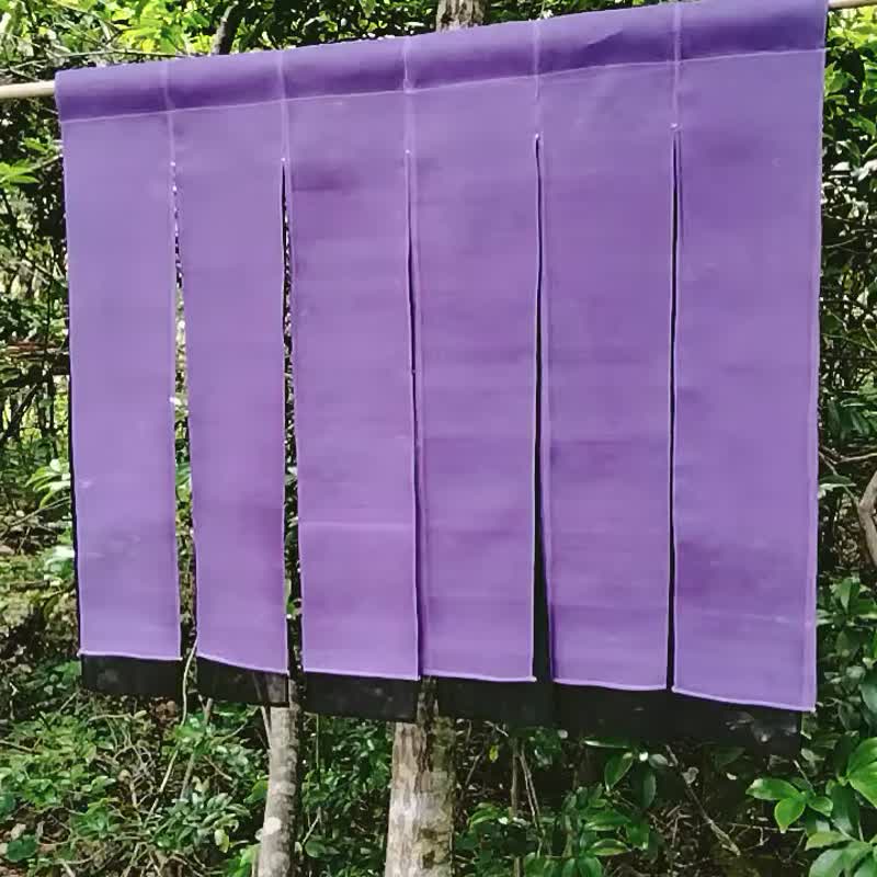 Noren fluttering in the wind     Kyoto - 门帘/门牌 - 丝．绢 