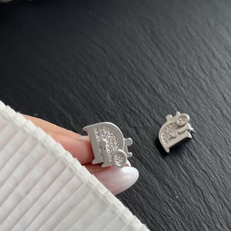 中古品 Dior 迪奥 Logo 闪钻耳环 - 耳环/耳夹 - 其他金属 银色