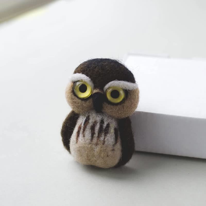 Handmade Felted Owl Brooch Animal Brooches Pins Bird Jewelry Eagle-owl Pin - 胸针 - 羊毛 咖啡色