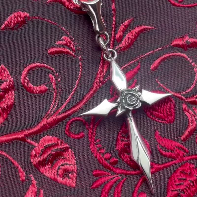 蔷薇造型的十字架项链 - 项链 - 纯银 