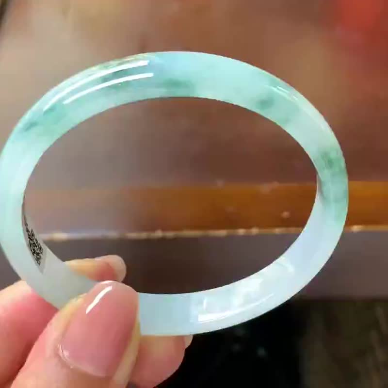 冰种玉镯 天然翡翠玉镯 A玉 手镯 • 冰种水草绿花翡翠贵妃镯 - 手链/手环 - 玉石 绿色