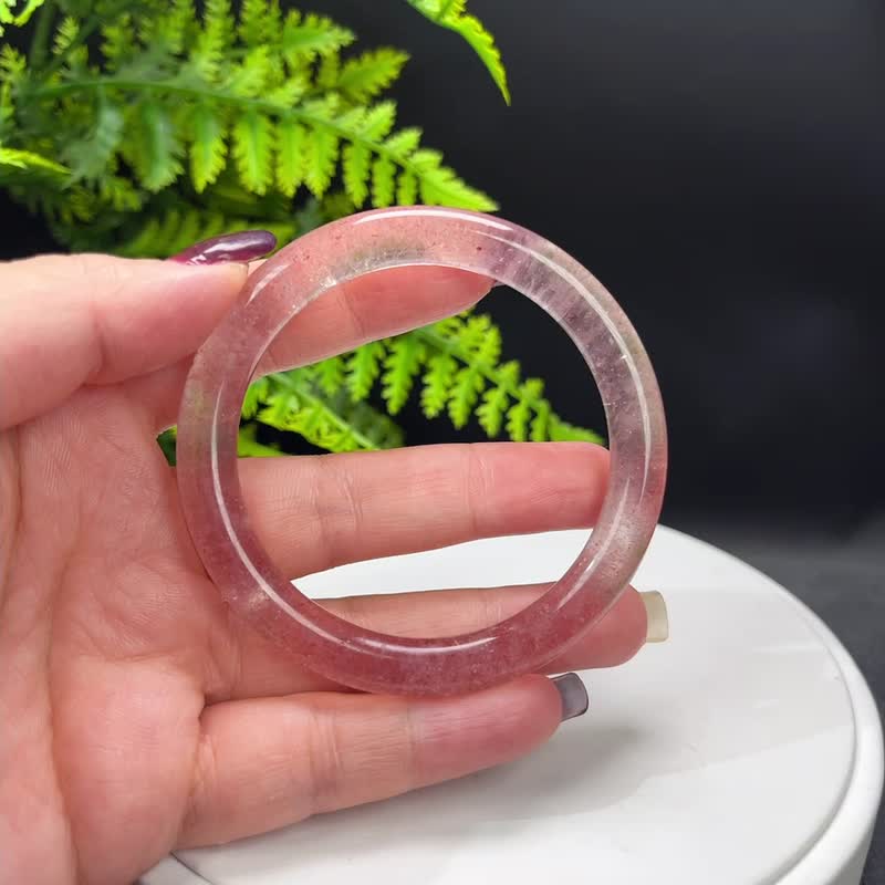 白水体草莓晶手镯 57MM 冰透星光 红水晶圆条手环 活力朝气青春 - 手链/手环 - 水晶 红色