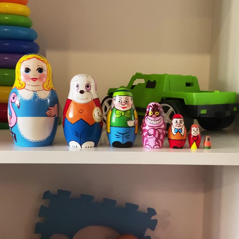 Alice in Wonderland Nesting Dolls 7 pcs - Russian Dolls - Stacking Dolls - 玩具/玩偶 - 木头 多色
