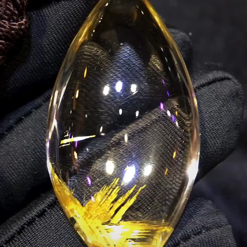 天然钛晶花吊坠   纯白体  钛晶呈花朵形状  颜色金黄金光闪闪 - 吊饰 - 水晶 