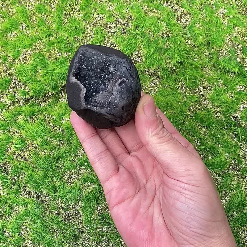可爱砂糖鱼眼石小晶洞 办公室 居家 疗愈 摆件 可消磁晶石小饰品 - 其他 - 水晶 黑色
