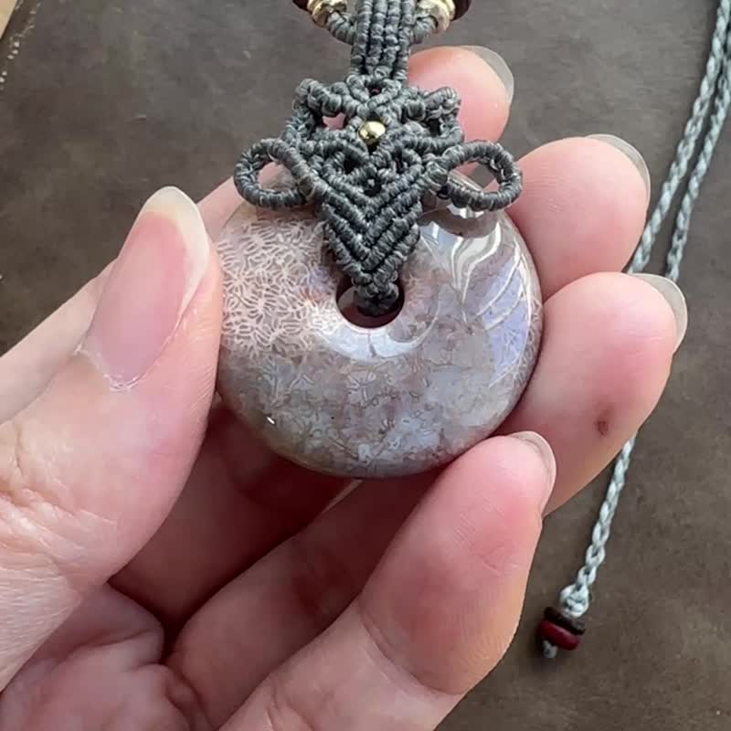N1172 民族风 蜡线编织 珊瑚玉 平安扣 铜珠 颈链 (可调长度) - 手链/手环 - 宝石 灰色