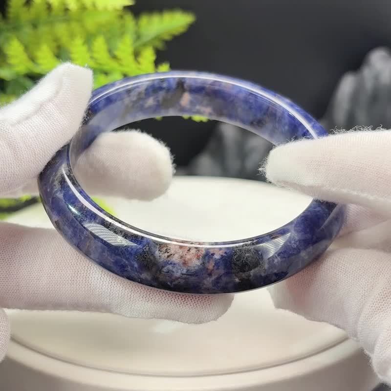 蓝纹玉手镯 红纹飘牛仔蓝玉化油画风 60mm - 手链/手环 - 半宝石 蓝色