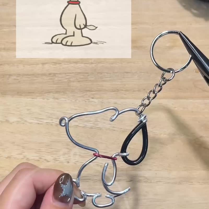 手作礼物 史努比 Snoopy 不生锈铝线钥匙圈 - 艺术家邓嘉銘手製 - 钥匙链/钥匙包 - 其他金属 多色