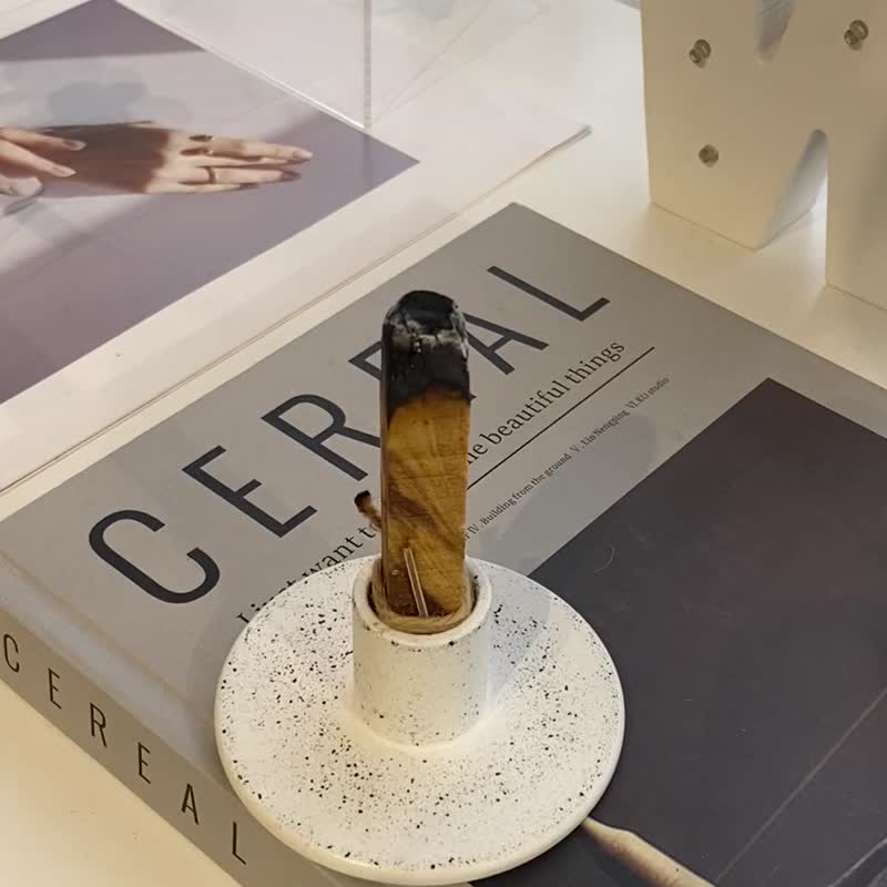 | THE VENUSIANS | 金星男子圣木座组 含圣木乙支 - 蜡烛/烛台 - 树脂 卡其色