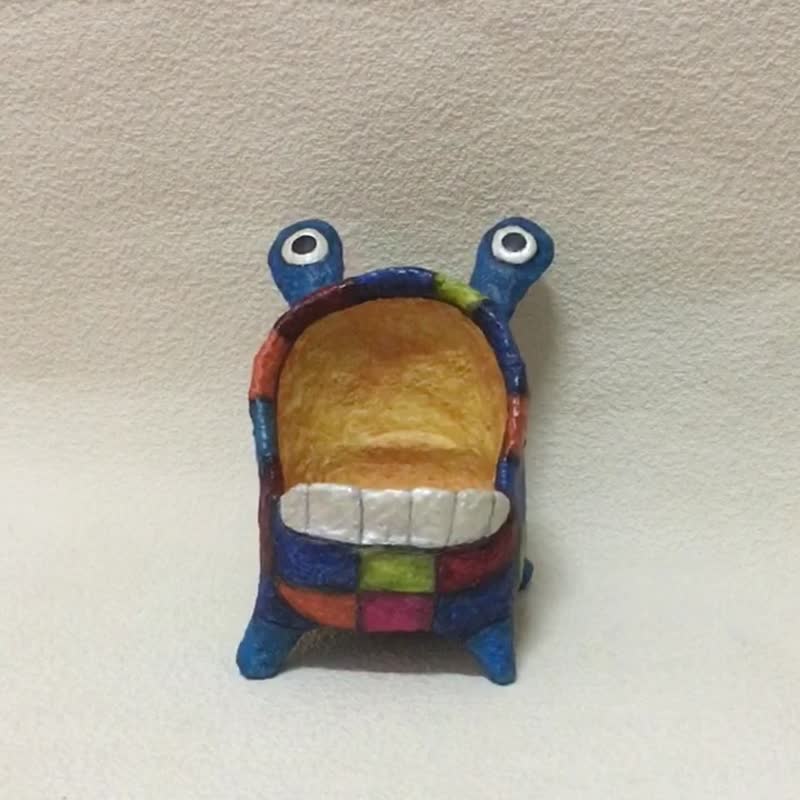 A little container handcraft doll / Mr. Big mouth monster no.7 (colourful) - 摆饰 - 环保材料 蓝色