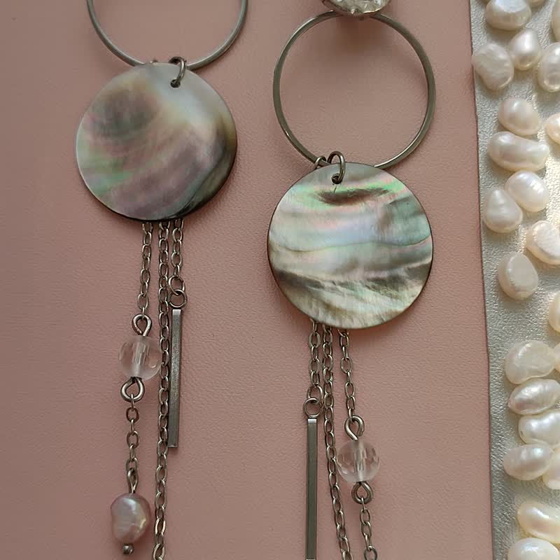Beautiful pearls earrings, unisex, gemstones jewelry, mother of pearl earrings - 耳环/耳夹 - 宝石 银色