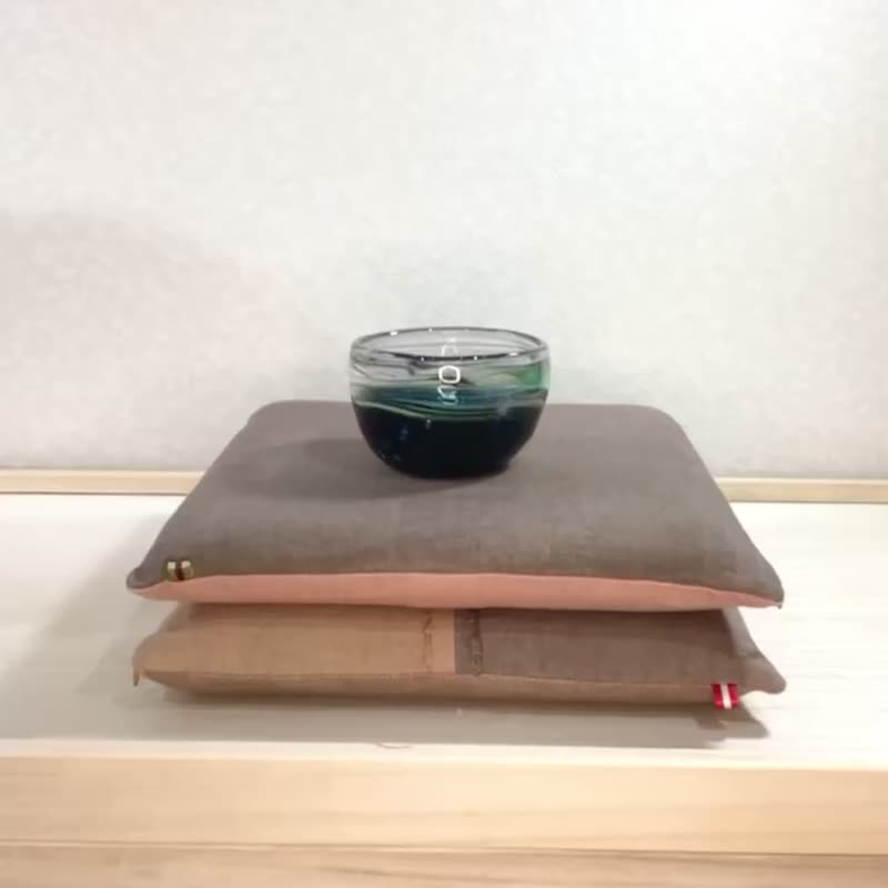 XS-Zabuton Seat Cushion Betel nut and Madder natural dyed Linen, 30x30cm/ 11.8in - 枕头/抱枕 - 棉．麻 粉红色