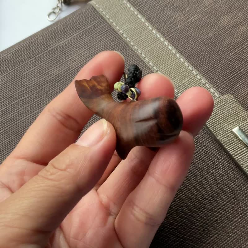 【幸福微笑鲸】肖楠木手雕钥匙圈 背包挂饰 - 钥匙链/钥匙包 - 木头 多色